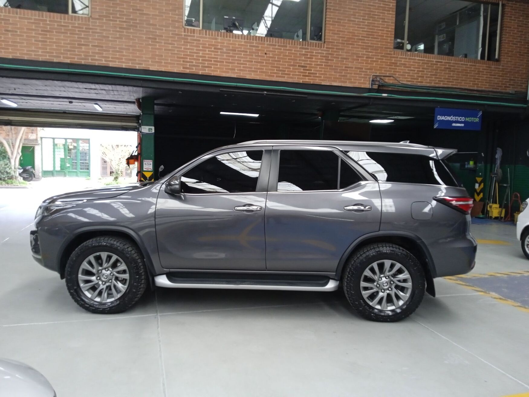 TOYOTA FORTUNER 2023