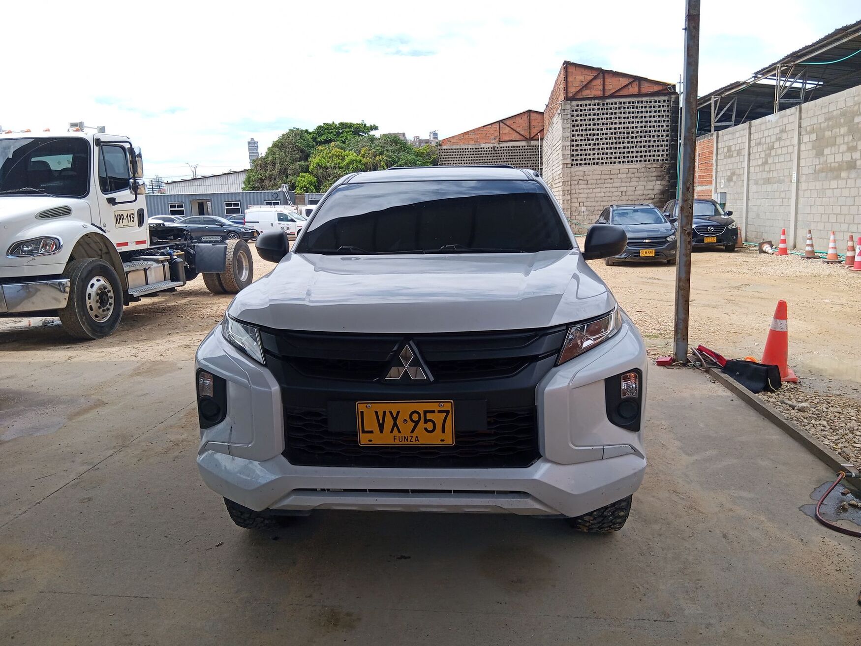 MITSUBISHI L200 2023