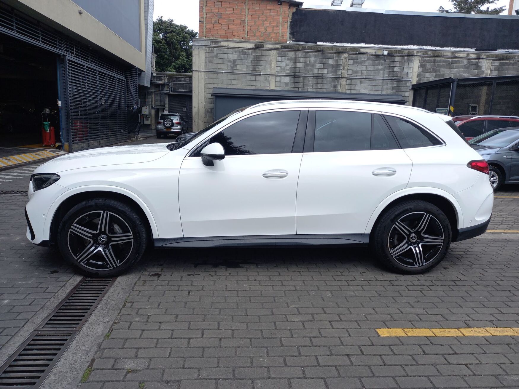 MERCEDES-BENZ GLC 300 2024