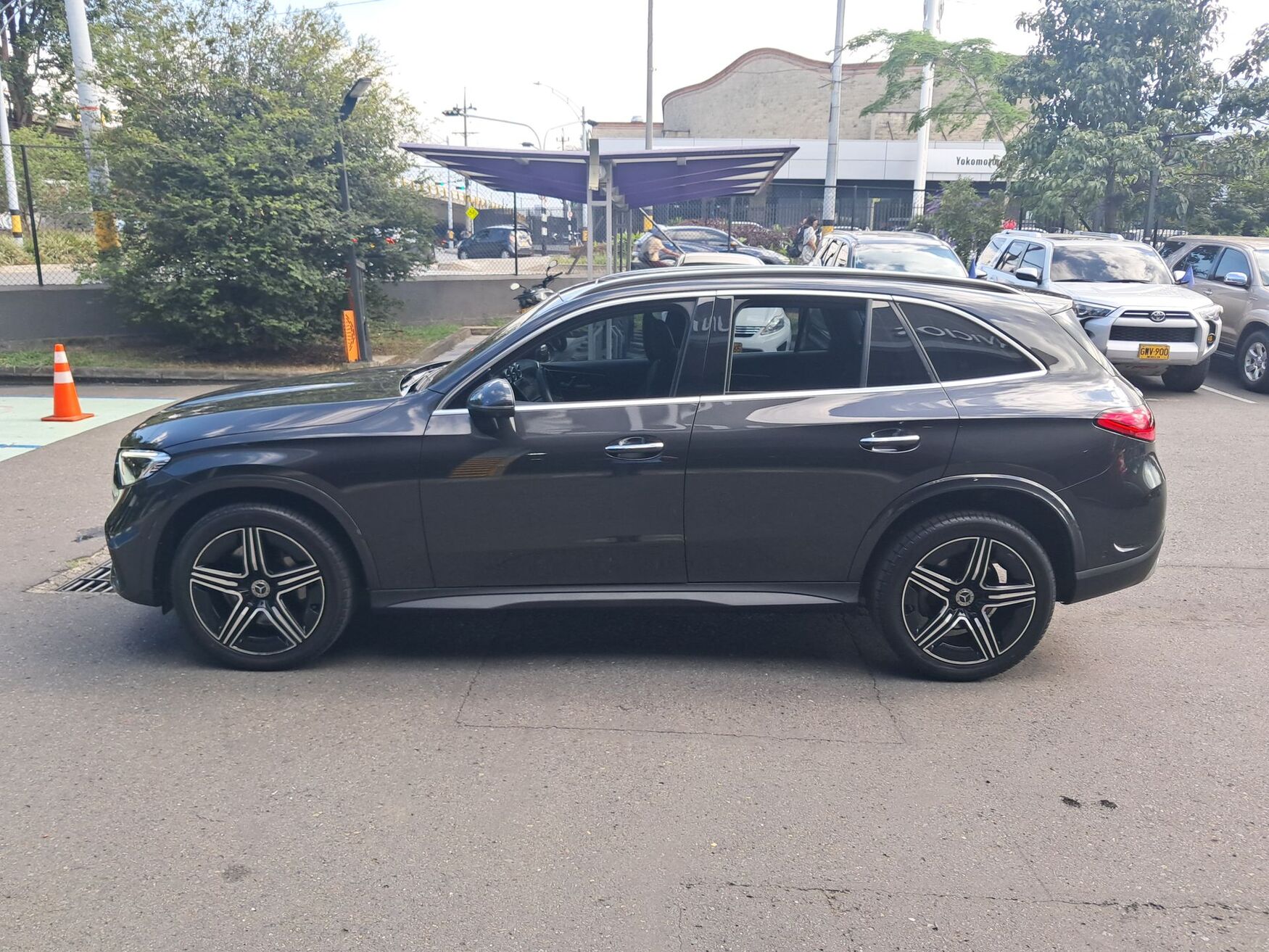 MERCEDES-BENZ GLC300 2025