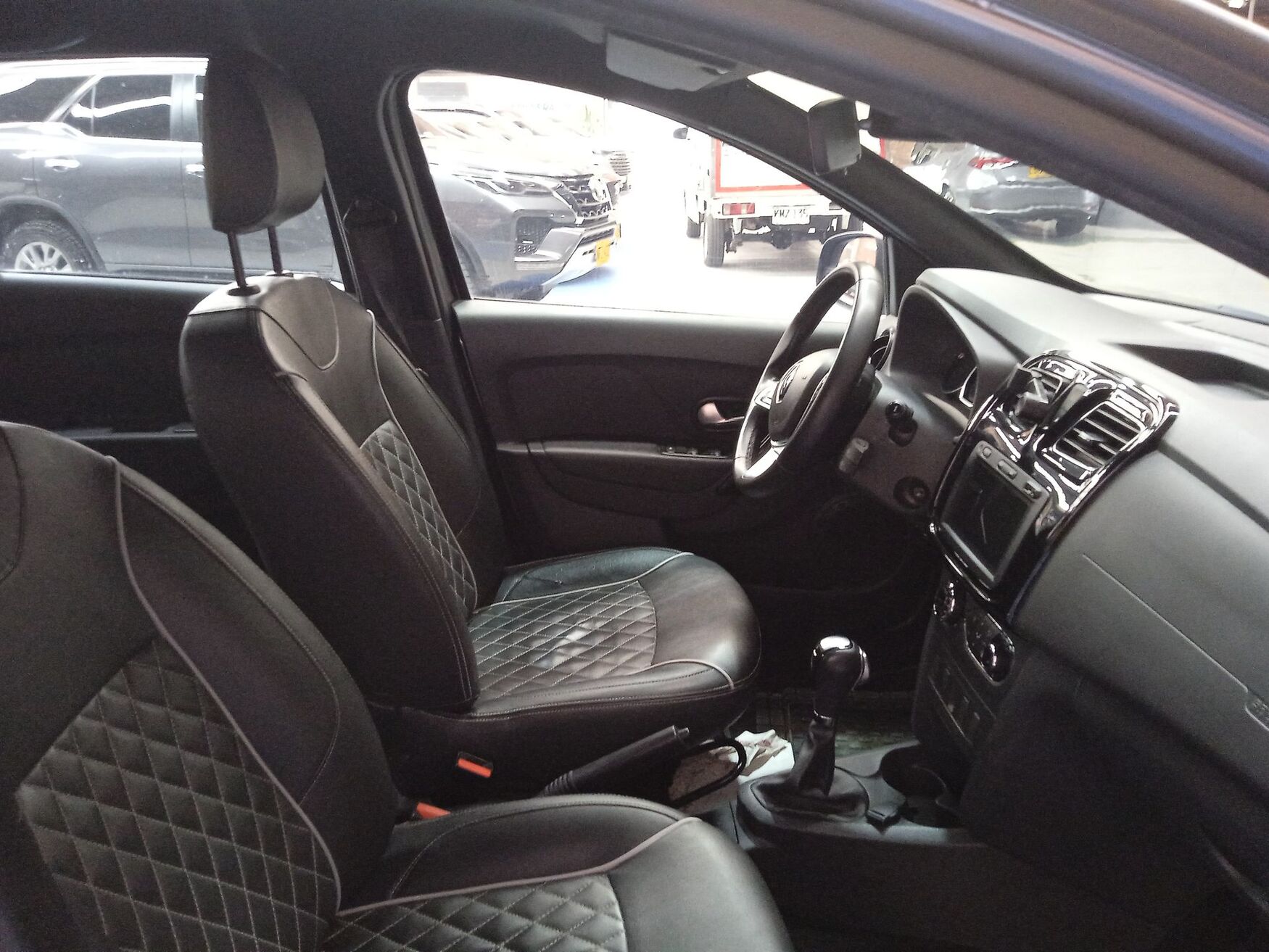 RENAULT LOGAN 2024